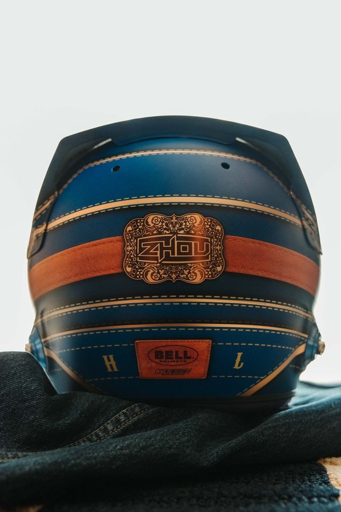 Casco de Guanyu Zhou, Alfa Romeo, Austin