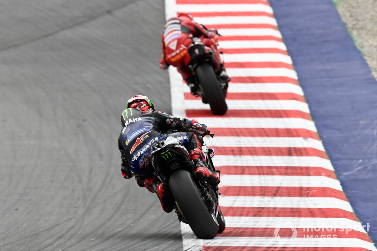Fabio Quartararo persigue a Jack Miller