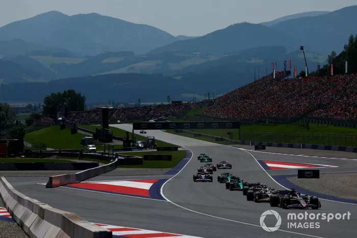 Esteban Ocon, Alpine A524, Kevin Magnussen, Haas VF-24, Pierre Gasly, Alpine A524