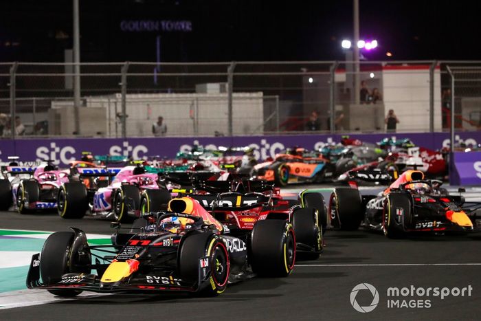 Inicio Sergio Pérez, Red Bull Racing RB18, Charles Leclerc, Ferrari F1-75, Max Verstappen, Red Bull Racing RB18, Carlos Sainz Jr.