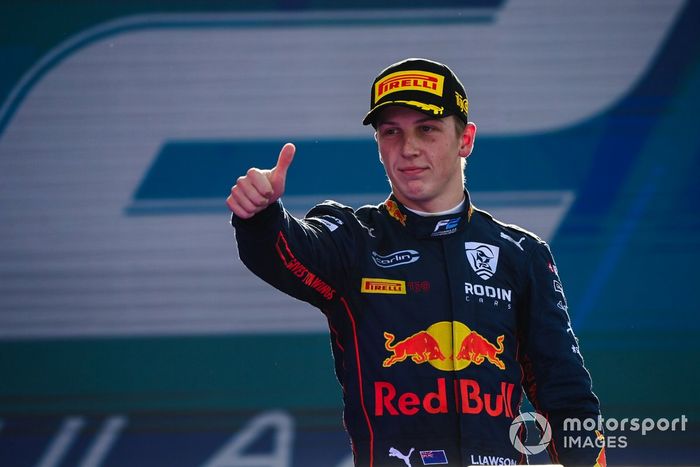 Podio: Ganador Liam Lawson, Carlin