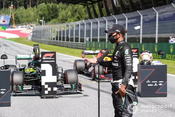 Lewis Hamilton, Mercedes-AMG Petronas F1 con los medios
