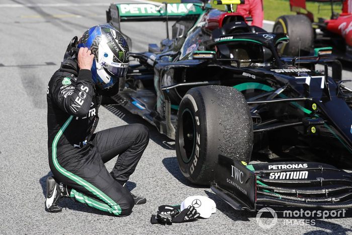 Ganador de la carrera Valtteri Bottas, Mercedes F1 W11 EQ Performance, celebra