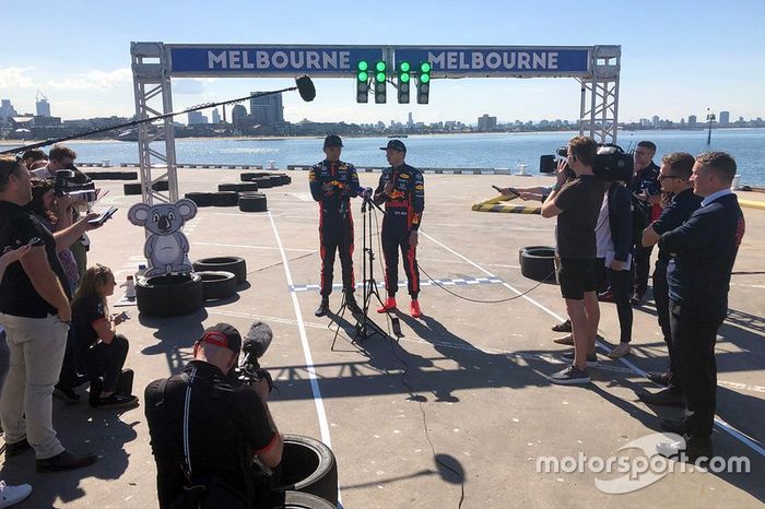 Max Verstappen, Red Bull Racing, Alex Albon, Red Bull Racing 