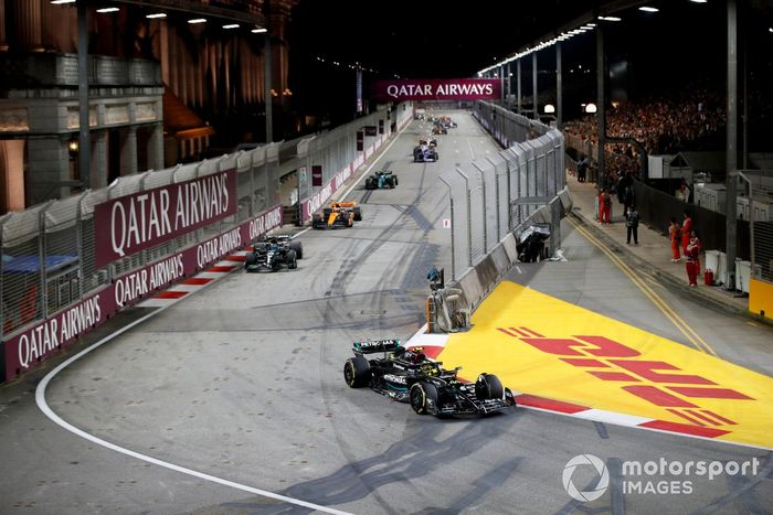 Lewis Hamilton, Mercedes F1 W14, George Russell, Lando Norris, McLaren MCL60