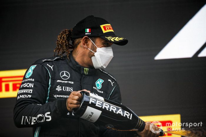 Podio: segundo lugar Lewis Hamilton, Mercedes