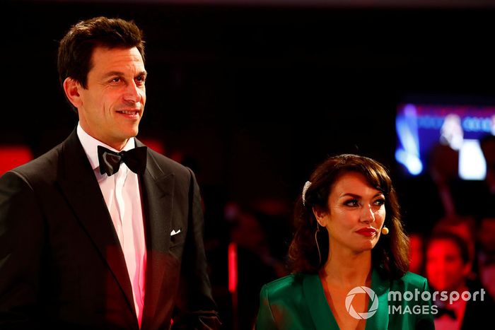 Toto Wolff con Louise Beckett