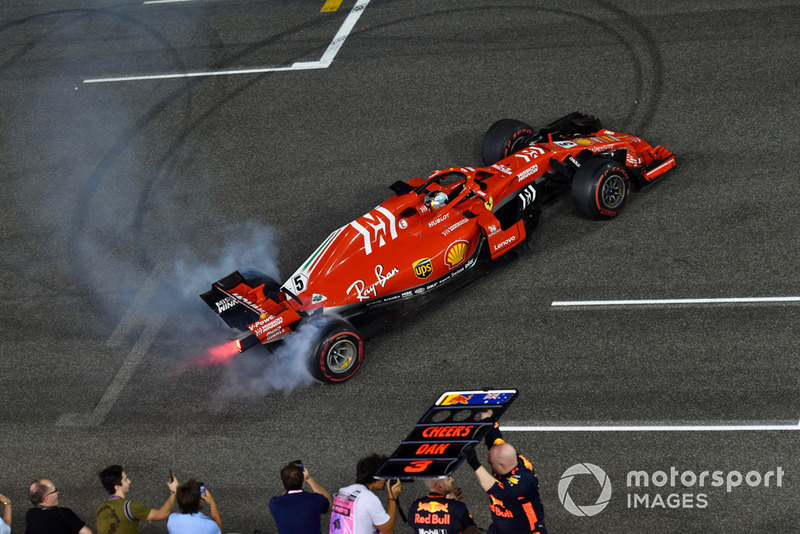 Sebastian Vettel, Ferrari SF71H donas al final de la carrera