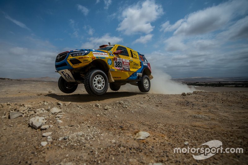 Opel Dakar Team, Балош Салай, Ласло Бункоці