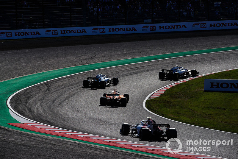 Sergey Sirotkin, Williams FW41, leads Stoffel Vandoorne, McLaren MCL33, and Charles Leclerc, Sauber C37