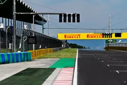 The start / finish straight