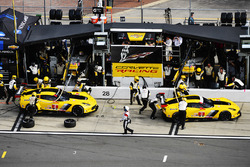 Оливер Гэвин, Томми Милнер и Марсель Фесслер, #4 Corvette Racing Chevrolet Corvette C7.R и Антонио Г