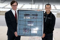 Helio Castroneves, Team Penske Chevrolet receives a piece of IMS fencing