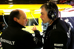 Nick Chester, Renault Sport F1 Team technisch directeur chassis en Frederic Vasseur, Renault Sport F
