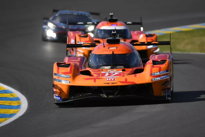 N° 17 Genesis Magma Racing Genesis GMR-001-Hypercar : André Lotterer, Pipo Derani, Mathys Jaubert