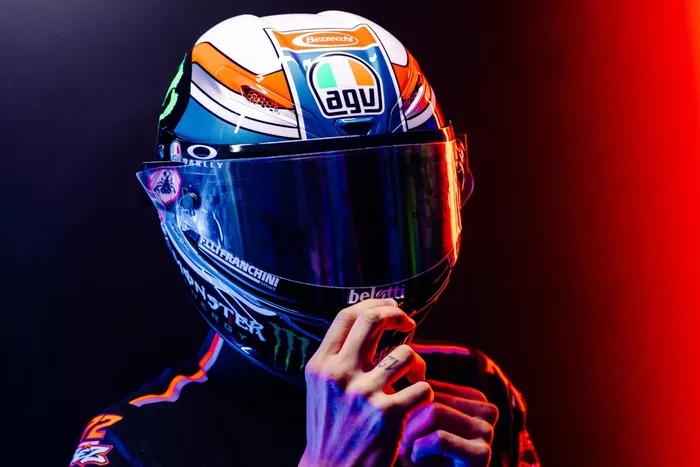 El casco tributo a Zanardi de Marco Bezzecchi