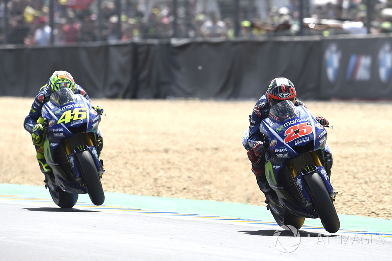 <img src="http://cdn-1.motorsport.com/static/custom/car-thumbs/MOTOGP_2017/BIKES/Yamaha.png" width="80" /> Movistar Yamaha MotoGP