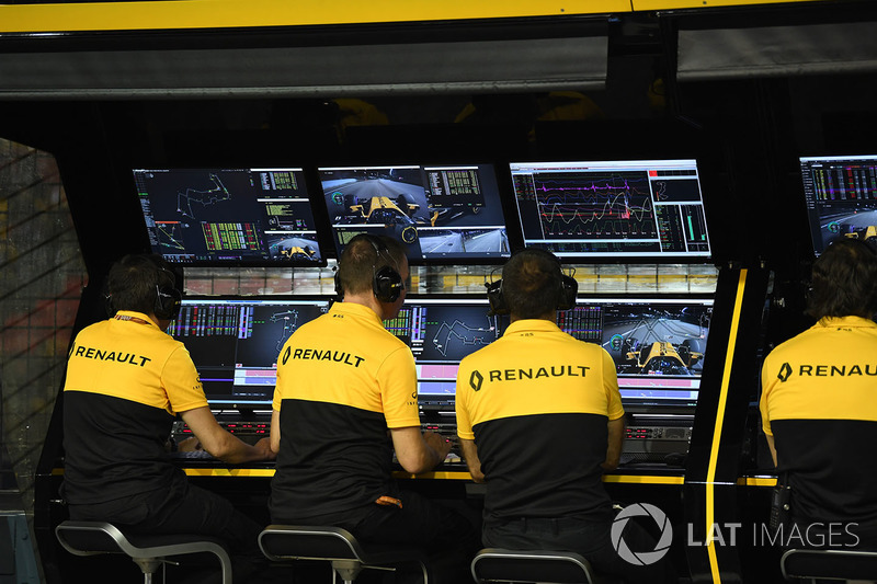 Pórtico de Renault Sport F1 Team pit wall