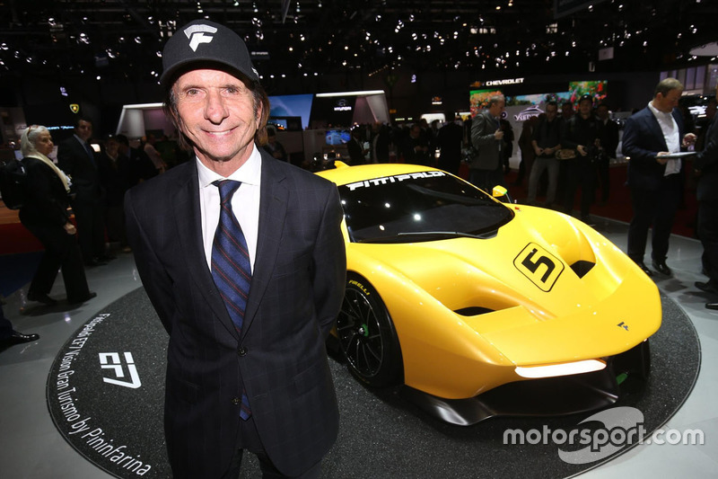 Emerson Fittipaldi con el Fittipaldi EF7 Vision Gran Turismo