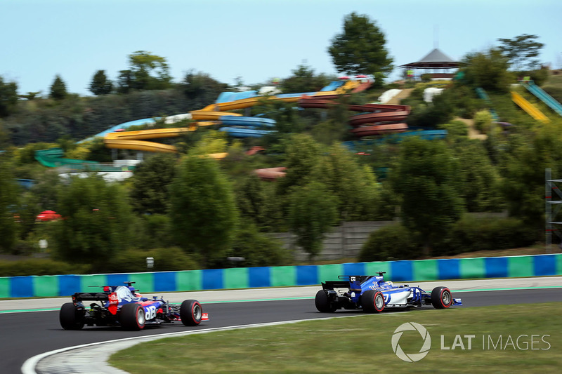 Daniil Kvyat, Scuderia Toro Rosso STR12, Marcus Ericsson, Sauber C36