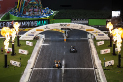 Team Alemania Sebastian Vettel, supera a Team Colombia Juan Pablo Montoya, Ariel Atom Cup