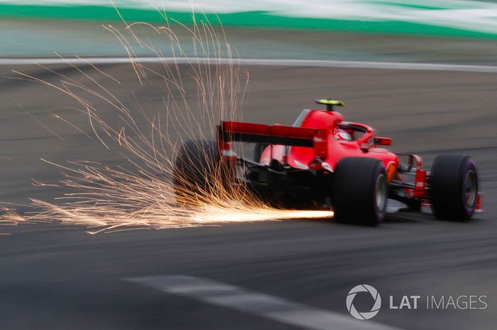 Seguido do líder do campeonato, Sebastian Vettel, pouco mais de um décimo em relação a Hamilton.