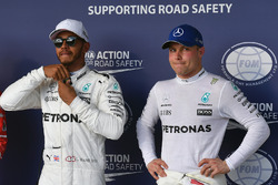 Le poleman Lewis Hamilton, Mercedes AMG F1, le troisième Valtteri Bottas, Mercedes AMG F1