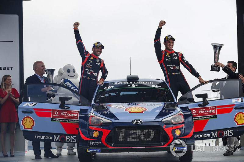 Les vainqueurs Thierry Neuville, Nicolas Gilsoul, Hyundai i20 WRC, Hyundai Motorsport