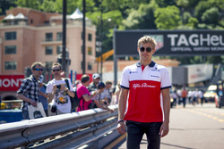 Marcus Ericsson, Sauber walks the track