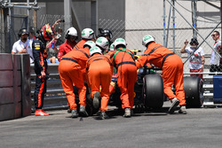 Max Verstappen, Red Bull Racing RB14 après l'accident