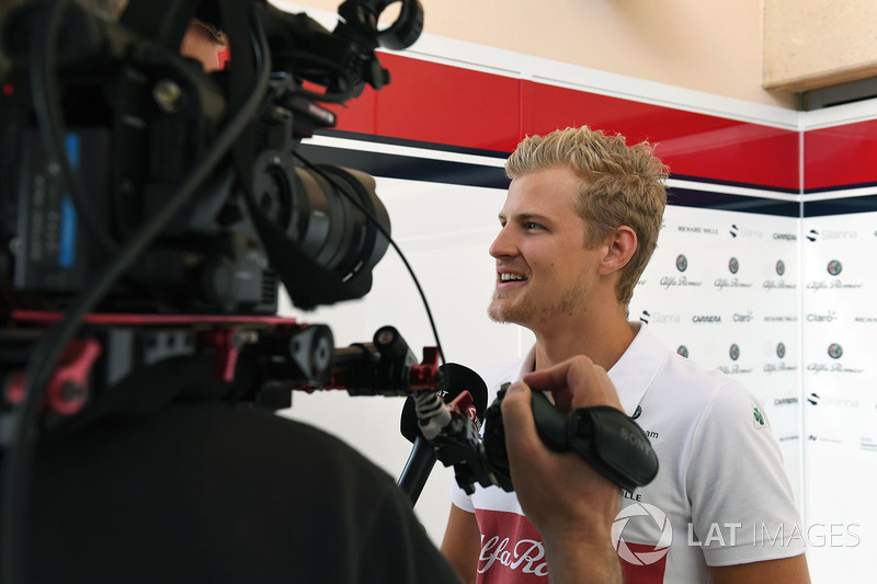 Marcus Ericsson, Sauber talks with the media