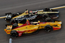 Джеймс Хинчклифф, Schmidt Peterson Motorsports Honda, и Райан Хантер-Рей, Andretti Autosport Honda