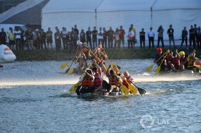 La carrera de balsas