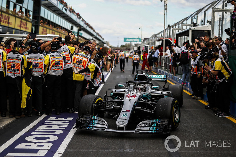 Lewis Hamilton, Mercedes-AMG F1 W09 EQ Power+ in parc ferme