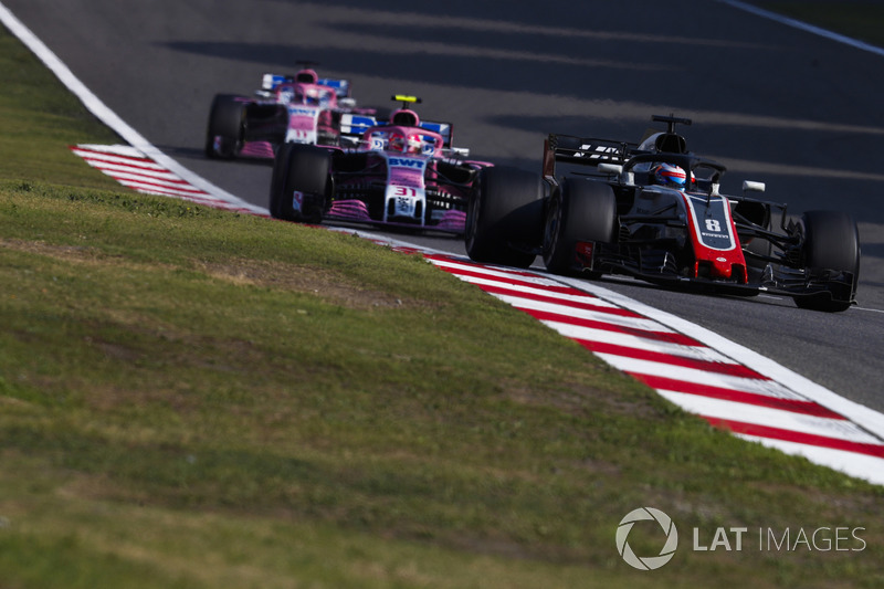 Romain Grosjean, Haas F1 Team VF-18 Ferrari, Esteban Ocon, Force India VJM11 Mercedes, and Sergio Pe