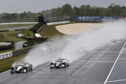 Start: Josef Newgarden, Team Penske Chevrolet yağmurda lider