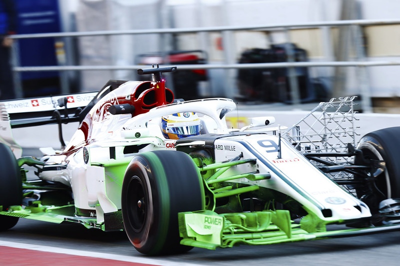 Sauber C37, flo-viz festékkel ellátva