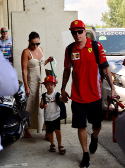 Kimi Raikkonen, Ferrari, eşi Minttu Virtanen ve oğlu Robin Raikkonen ile birlikte