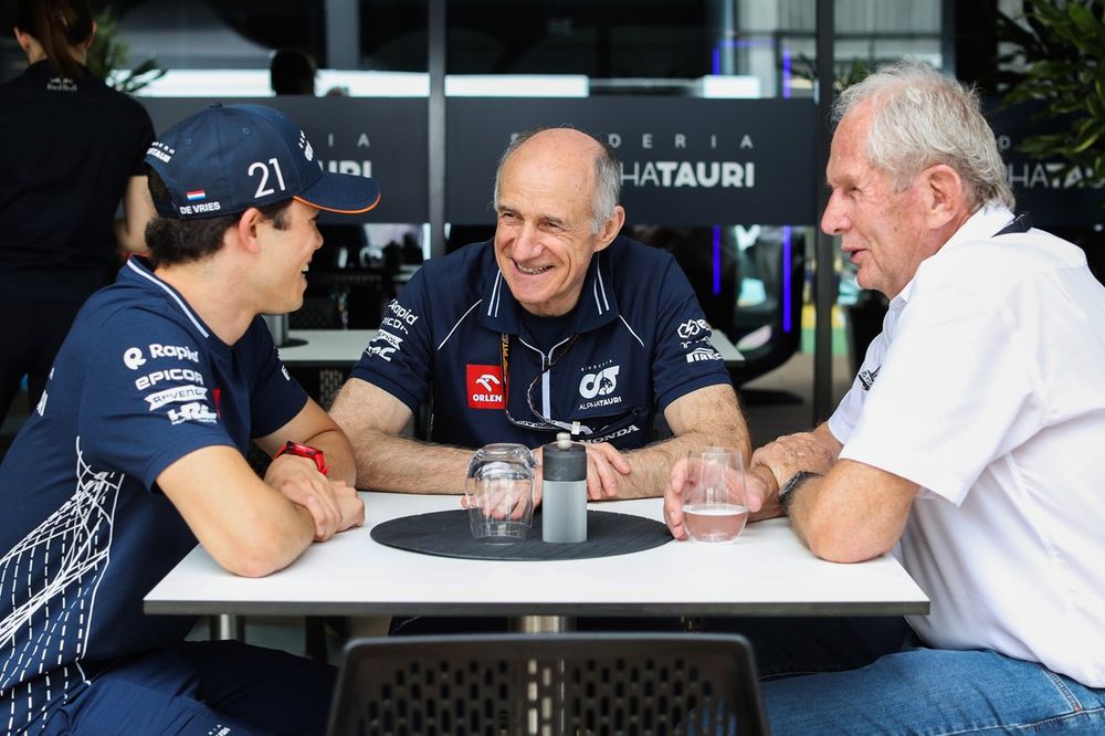 Nyck de Vries, AlphaTauri, Franz Tost, Director del equipo, Scuderia AlphaTauri, Dr. Helmut Marko, Consultor, Red Bull Racing