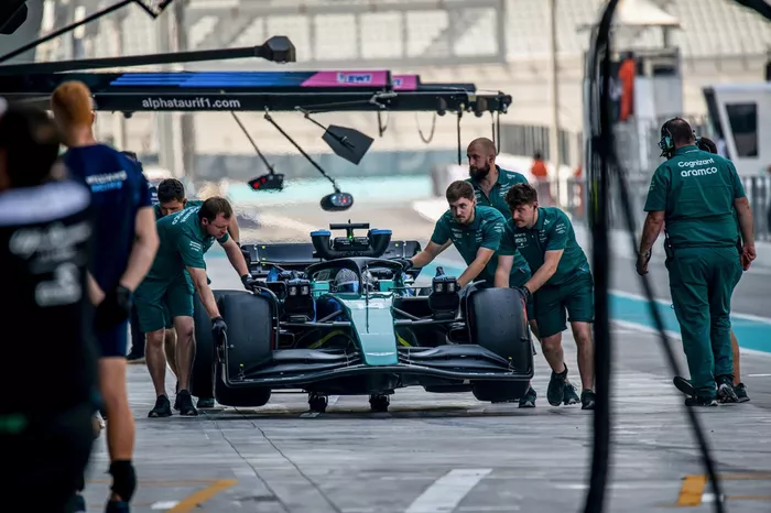 Fernando Alonso, Aston Martin AMR22