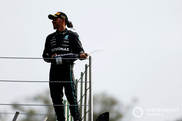 Podio: segundo lugar Lewis Hamilton, Mercedes AMG