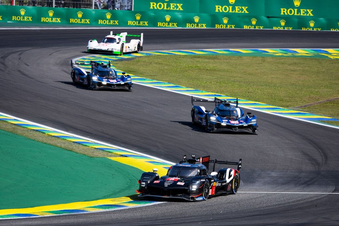#8 Toyota Gazoo Racing Toyota GR010 - Híbrido: Brendon Hartley, Ry? Hirakawa