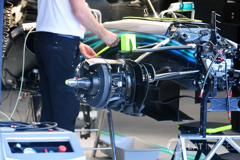 Mercedes AMG F1 W09 cubo de la rueda delantera