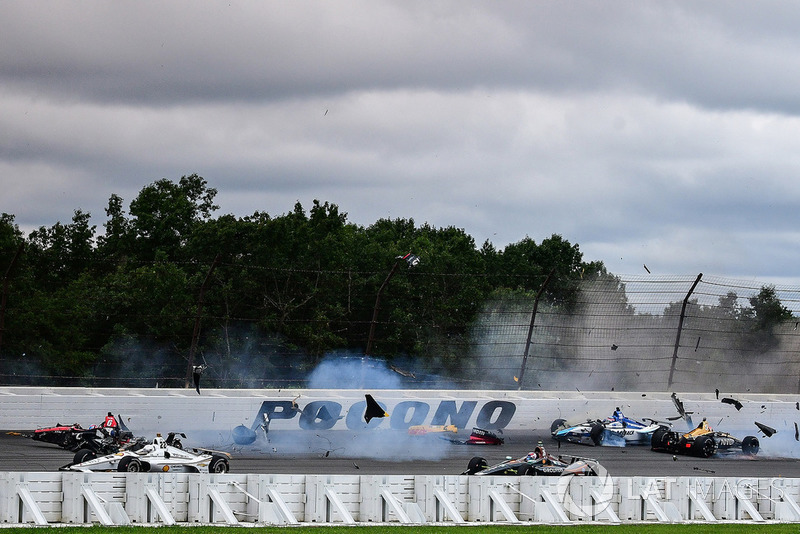 Robert Wickens, Schmidt Peterson Motorsports Honda, James Hinchcliffe, Schmidt Peterson Motorsports Honda, Ryan Hunter-Reay, Andretti Autosport Honda, Pietro Fittipaldi, Dale Coyne Racing Honda kaza