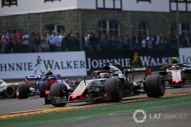 Romain Grosjean, Haas F1 Team VF-18, Kevin Magnussen, Haas F1 Team VF-18, y Pierre Gasly, Toro Rosso STR13