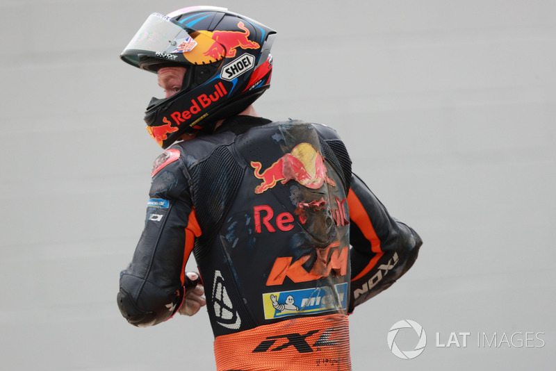 Bradley Smith, Red Bull KTM Factory Racing, na een crash