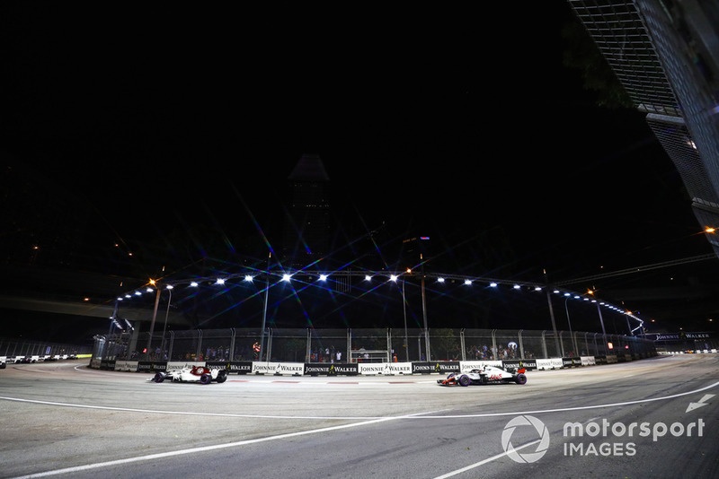 Marcus Ericsson, Sauber C37, leads Kevin Magnussen, Haas F1 Team VF-18