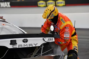 Kyle Busch, Joe Gibbs Racing, Toyota Camry M&M's White Chocolate crew 