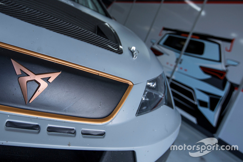 Cupra Leon-TCR, dettaglio del logo Cupra