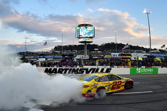 Joey Logano, Team Penske, Ford Fusion Shell Pennzoil, celebrates